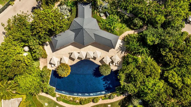 Exterior, Drone