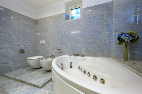 Bathroom, Interior, Recessed Lighting