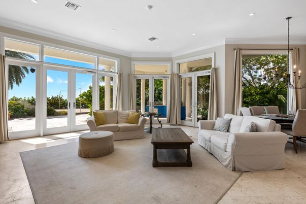 Dining room, Interior, Living room, Pendant Lights, Recessed Lighting