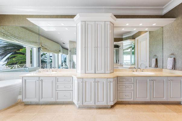 Bathroom, Dual Sink Vanities, Interior, Recessed Lighting