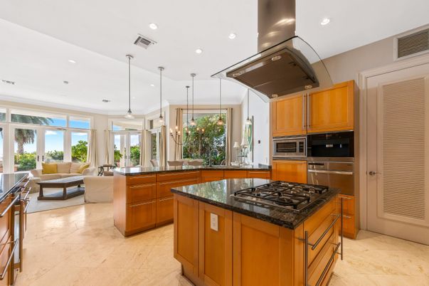 Interior, Kitchen, Living room, Pendant Lights, Recessed Lighting, Stainless Steel Appliances