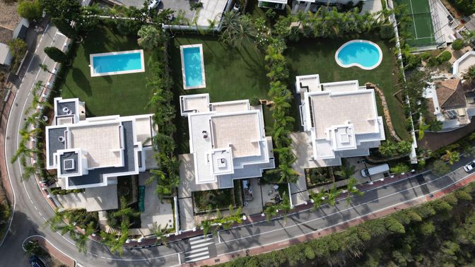 Exterior, Drone