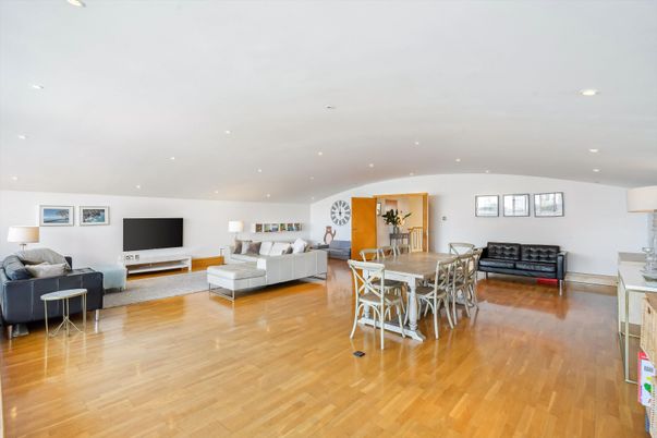 Dining room, Interior, Living room, Recessed Lighting, Wood Texture Flooring