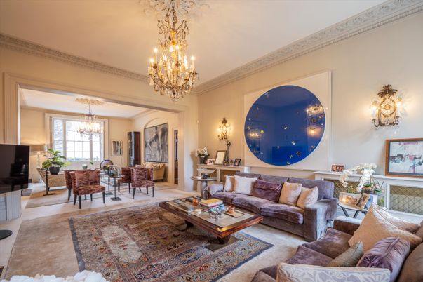 Chandelier, Dining room, Interior, Living room