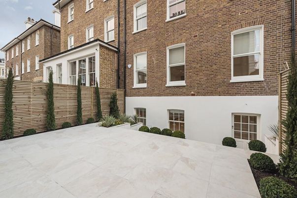 Exterior, Facade, Brick Facade, Rowhouse