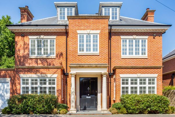 Exterior, Facade, Brick Facade, Georgian