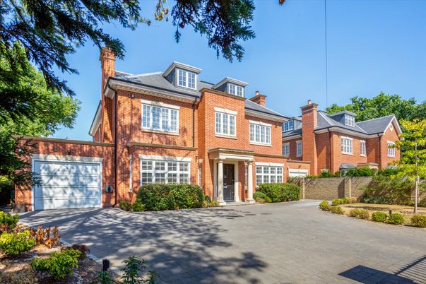 Attached, Exterior, Facade, Brick Facade, Georgian