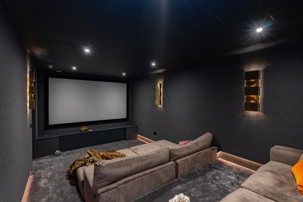 Interior, Projection Screen, Recessed Lighting, Theatre Room