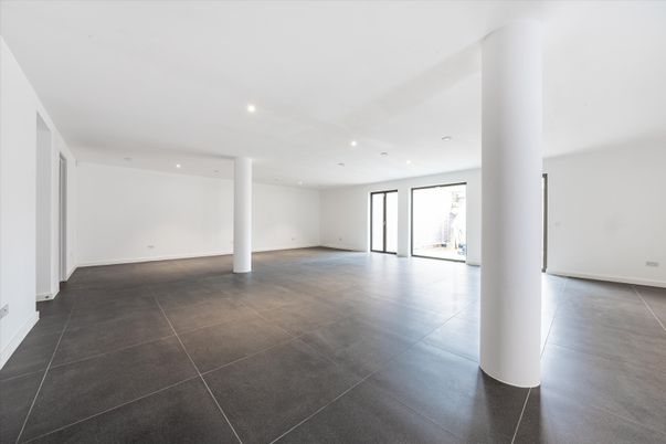 Empty room, Interior, Recessed Lighting