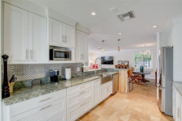 Dining room, Interior, Kitchen, Pendant Lights, Recessed Lighting, Stainless Steel Appliances