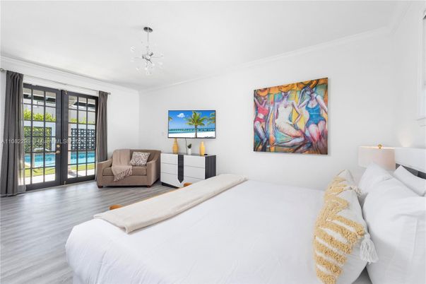 Bedroom, Interior, Pendant Lights, Wood Texture Flooring