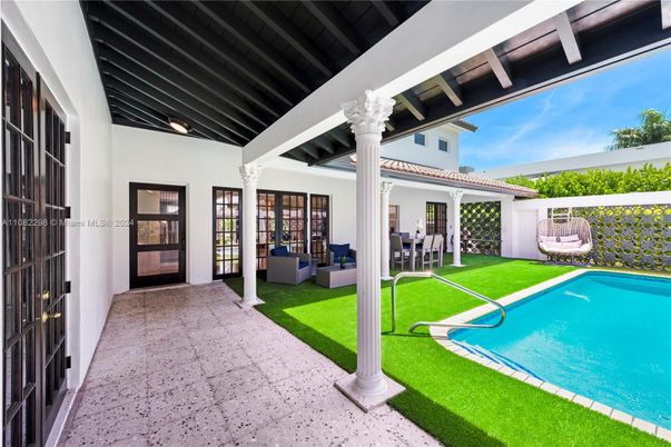 Exterior, Pool