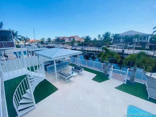 Exterior, Pool, Water