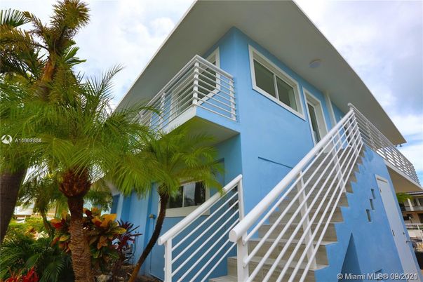 Exterior, Facade, Modern