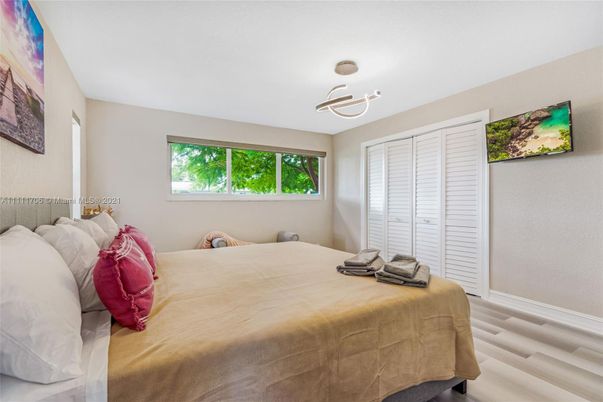 Bedroom, Interior, Pendant Lights, Wood Texture Flooring