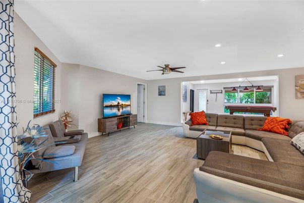 Interior, Living room, Recessed Lighting, Wood Texture Flooring