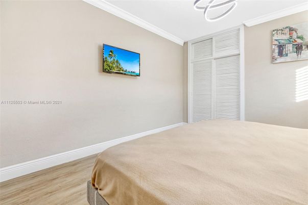 Bedroom, Interior, Pendant Lights, Wood Texture Flooring
