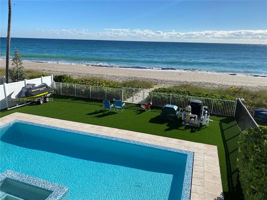 Exterior, Lake, Pool, Water