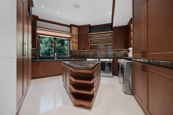 Interior, Kitchen, Recessed Lighting, Washer