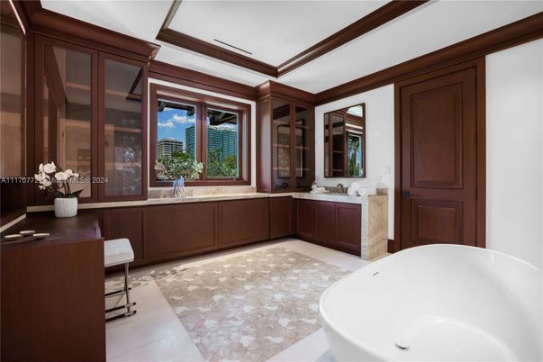 Bathroom, Dual Sink Vanities, Free Standing Baths, Interior
