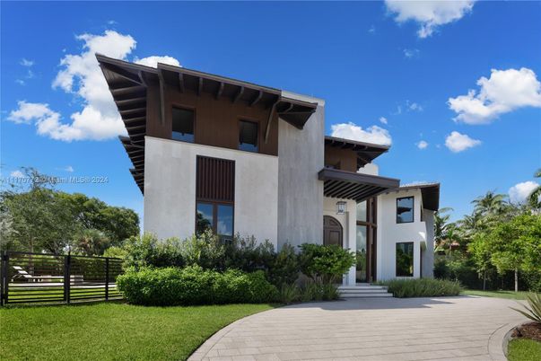 Backyard, Exterior, Facade, Modern