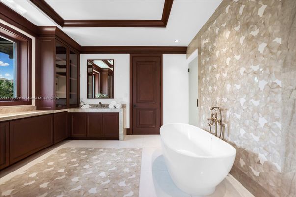 Bathroom, Dual Sink Vanities, Free Standing Baths, Interior, Recessed Lighting