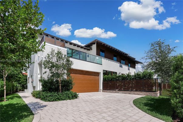 Attached, Exterior, Facade, Modern