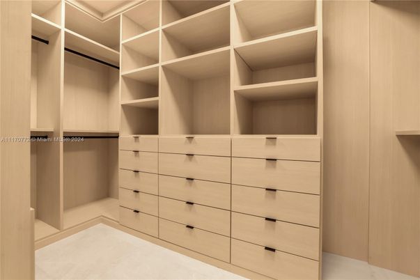 Interior, Walk-in Closets
