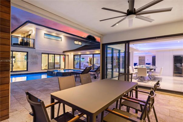 Dining room, Interior, Pool, Recessed Lighting