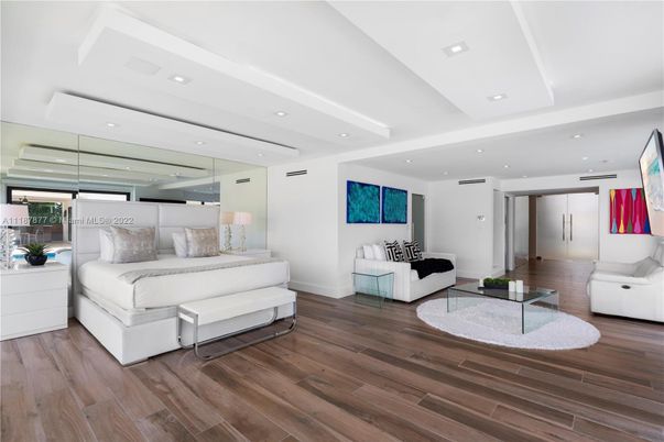 Bedroom, Interior, Living room, Recessed Lighting, Wood Texture Flooring