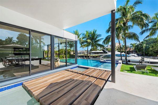 Exterior, Pool