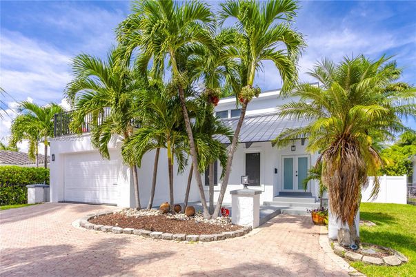 Attached, Exterior, Facade, Spanish Mediterranean