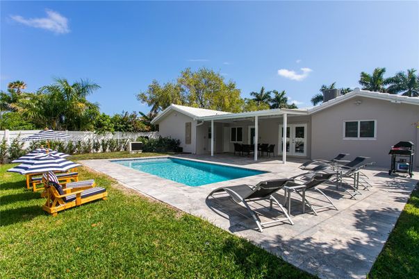 Exterior, Pool