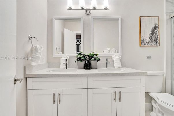 Bathroom, Dual Sink Vanities, Interior