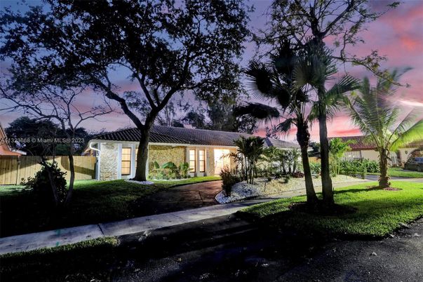 Backyard, Exterior, Facade, Ranch