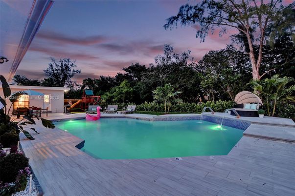 Exterior, Playground, Pool