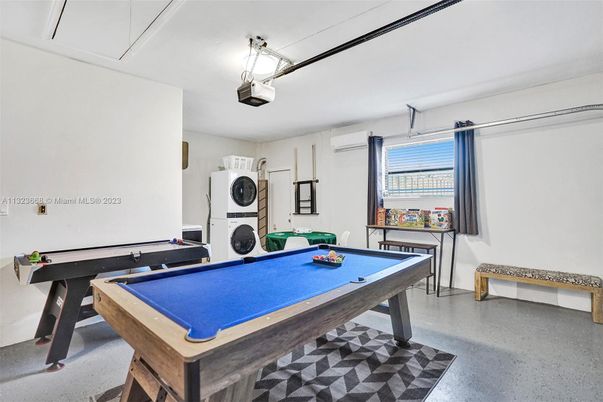 Billiard Table, Game Room, Interior