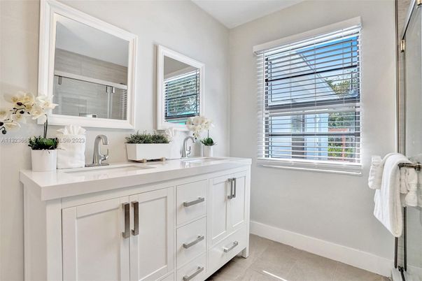 Bathroom, Dual Sink Vanities, Interior