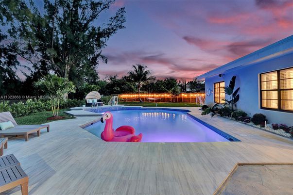 Exterior, Pool