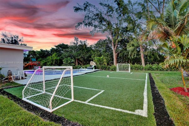 Exterior, Tennis Courts