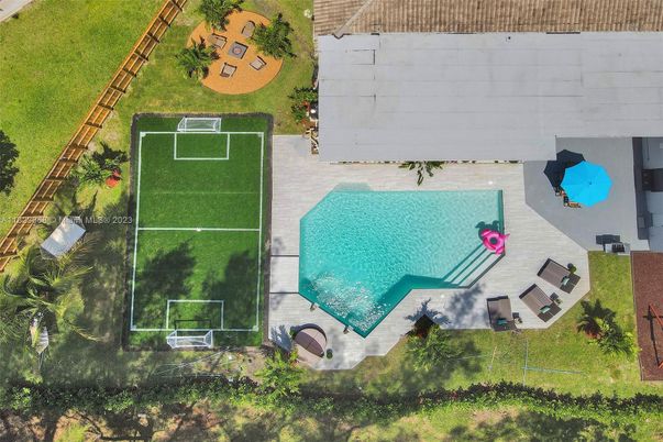 Exterior, Drone