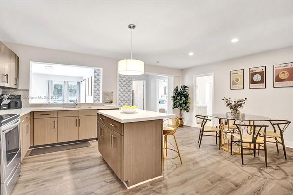 Dining room, Interior, Kitchen, Pendant Lights, Recessed Lighting, Wood Texture Flooring