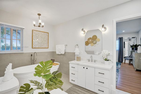 Bathroom, Dual Sink Vanities, Interior, Wood Texture Flooring