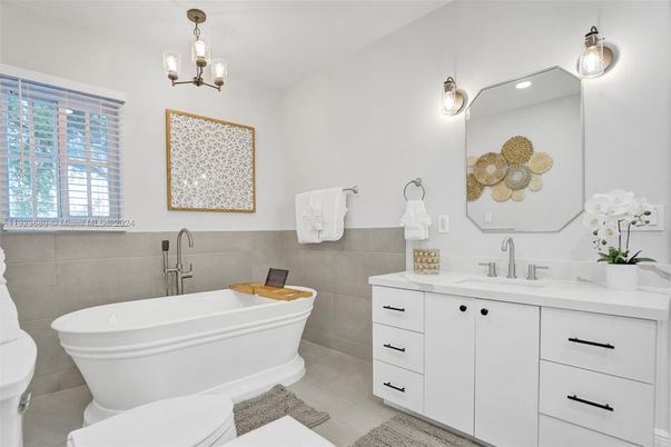 Bathroom, Dual Sink Vanities, Free Standing Baths, Interior