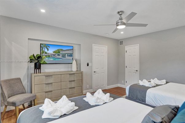 Bedroom, Interior, Recessed Lighting, Wood Texture Flooring