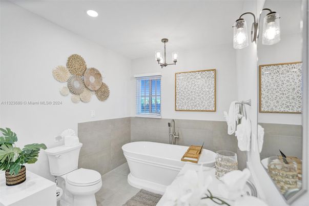 Bathroom, Free Standing Baths, Interior, Pendant Lights, Recessed Lighting