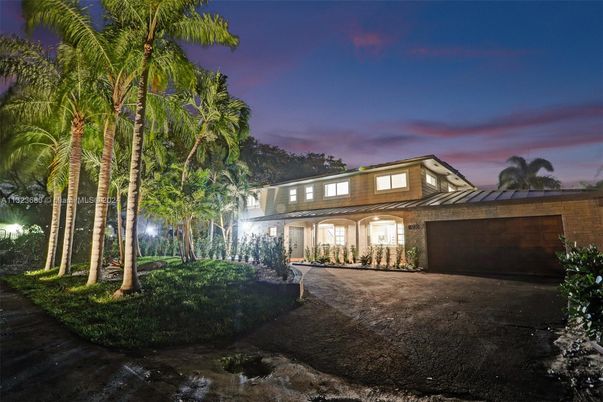 Attached, Backyard, Exterior, Facade, Modern
