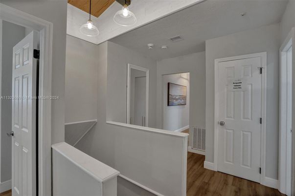 Interior, Pendant Lights, Wood Texture Flooring