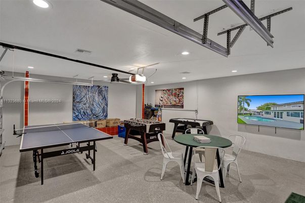 Game Room, Interior, Recessed Lighting