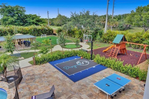 Exterior, Playground, Pool